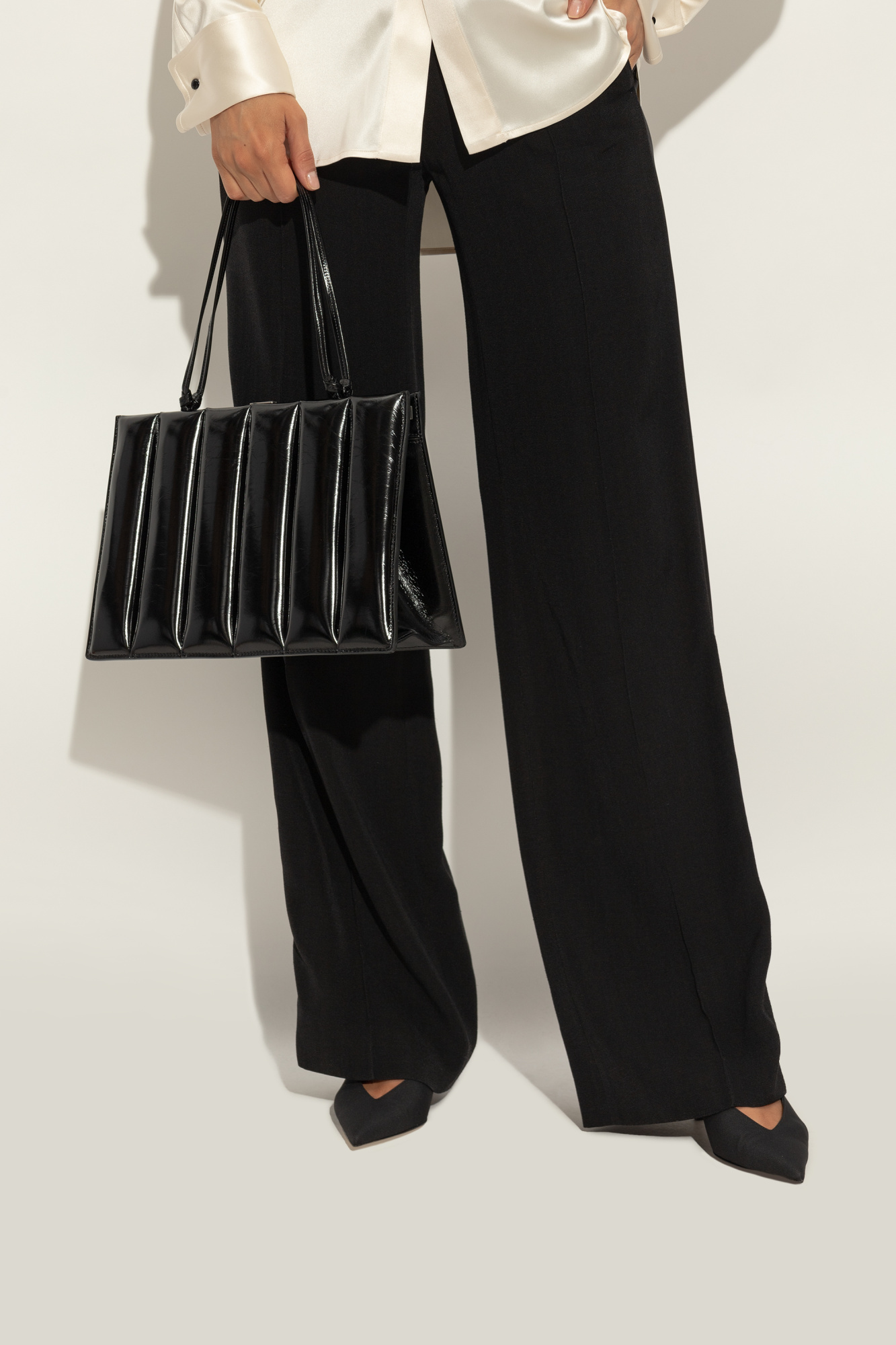 PHOEBE PHILO ブラック レザー ビジネスバッグ ショルダーバッグ PHOEBE PHILO(フィービーファイロ) - 海外通販のBUYMA